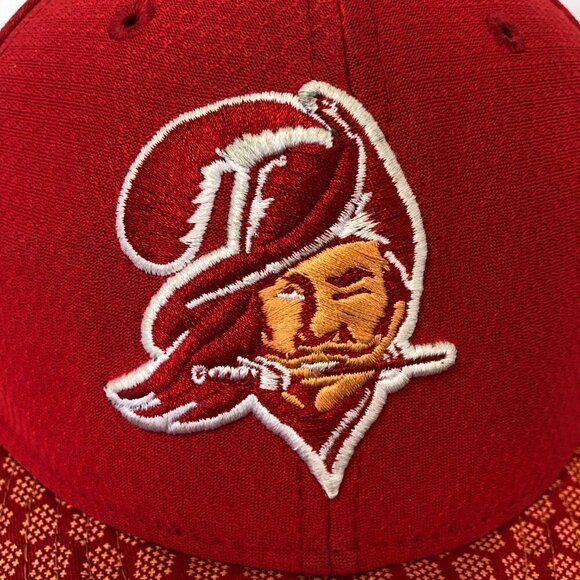 New Era NFL Tampa Bay Buccaneers Red Flat Brim Snapback Cap 59Fifty Unisex - Picture 6 of 10